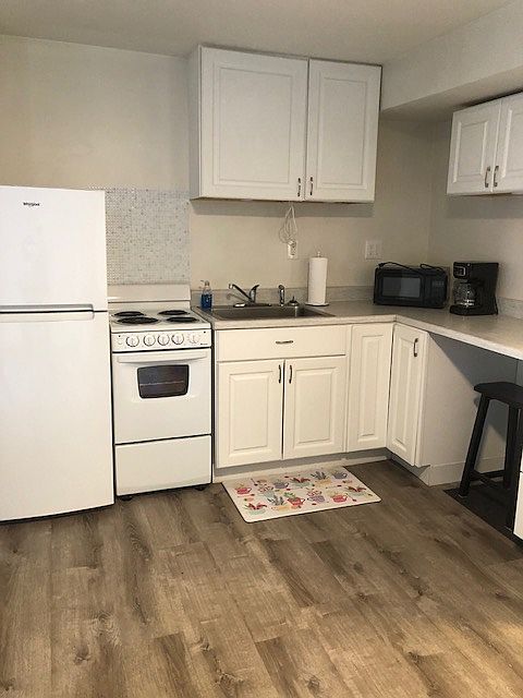2nd image of 152 Green St