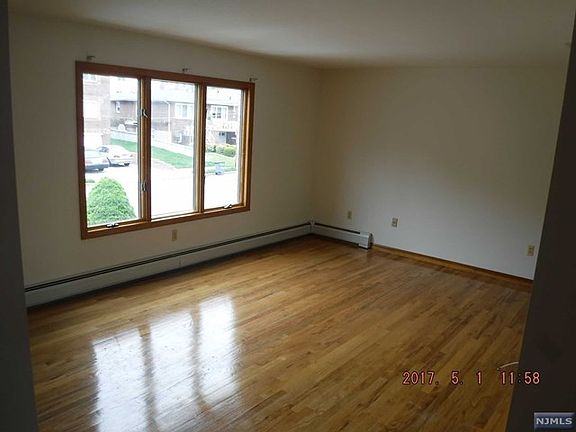 2nd image of 2162 Mackay Ave #A