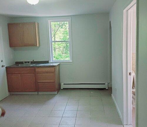 3rd image of 554 Norwood St Floor 3