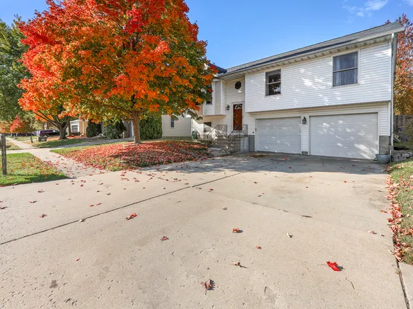 1906 13th St, Silvis, IL 61282