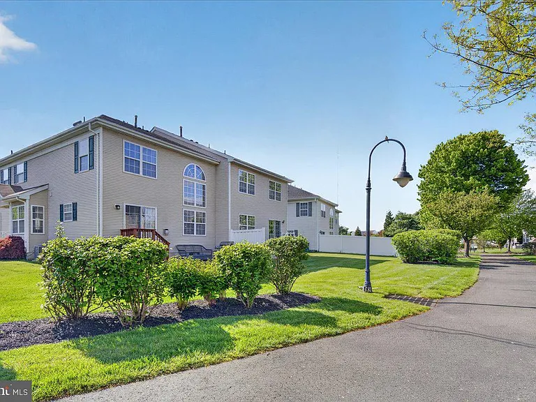 313 Fountayne Ln — Photo 47