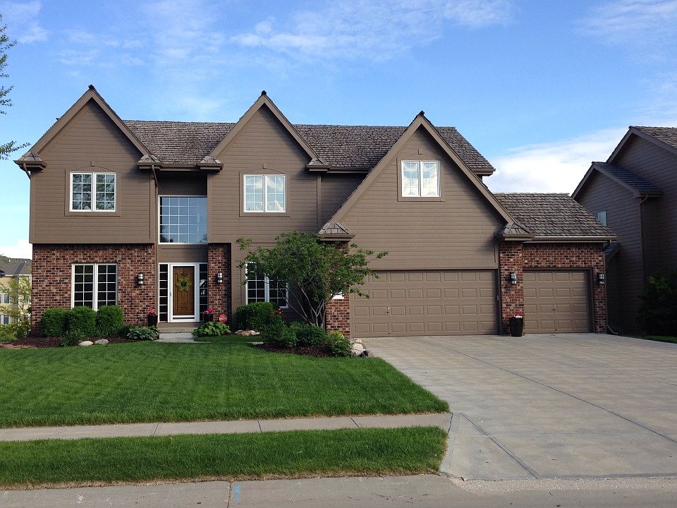 1st image of 2363 S 183rd Cir