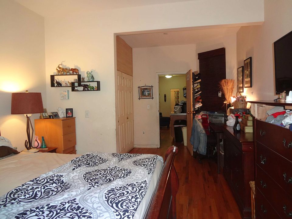 2nd image of 214 W 108th St APT B5