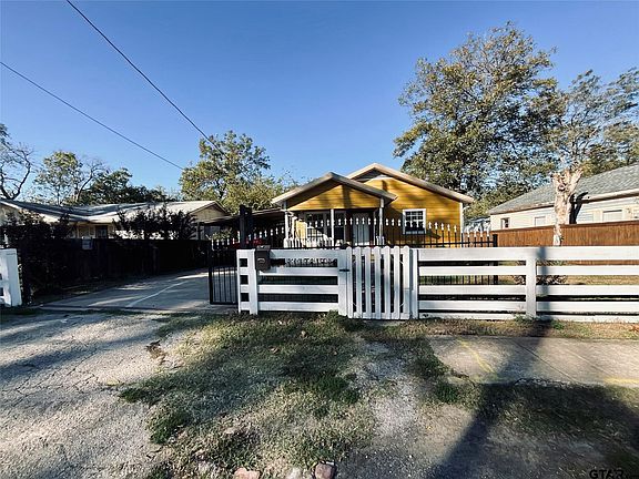 2nd image of 2846 Gillespie St