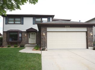 899 Debra Ln, Elk Grove Village, IL 60007