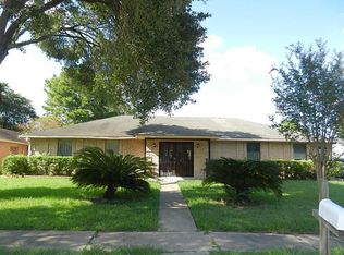 10702 Sandstone St, Houston, TX 77072