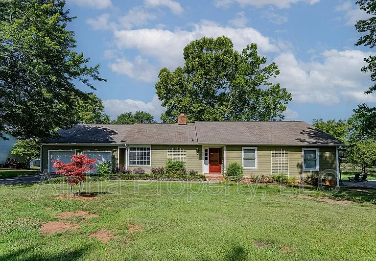 106 Steeplechase Ct — Photo 1