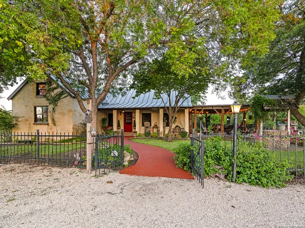 303 Fm 1621, Comfort, TX 78013