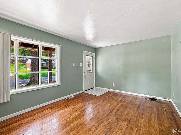 4th image of 1745 Foley Dr