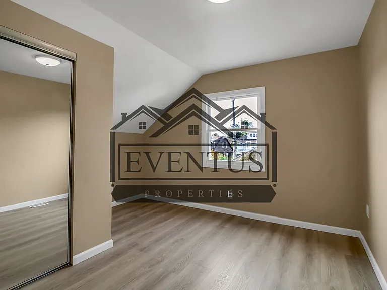 257 Winspear Ave #2 — Photo 7