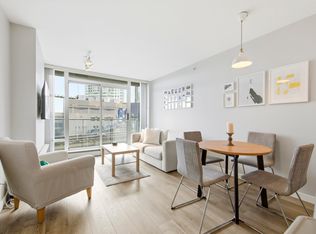 688 Abbott St #903, Vancouver, BC V6B 0B9
