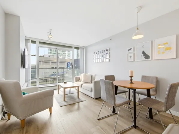 688 Abbott St #903, Vancouver, BC V6B 0B9