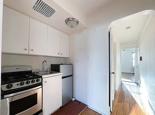 Rented by Kahen Properties | media 27