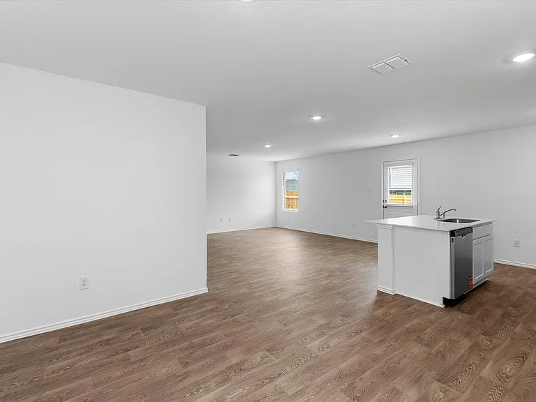 456 Sandringham Loop — Photo 7