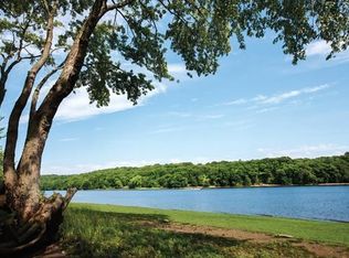 560 River Rd APT 3, Shelton, CT 06484