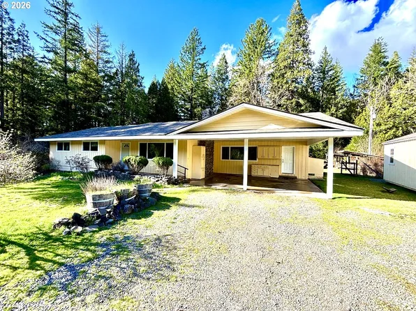 55433 McKenzie Hwy, Blue River, OR 97413