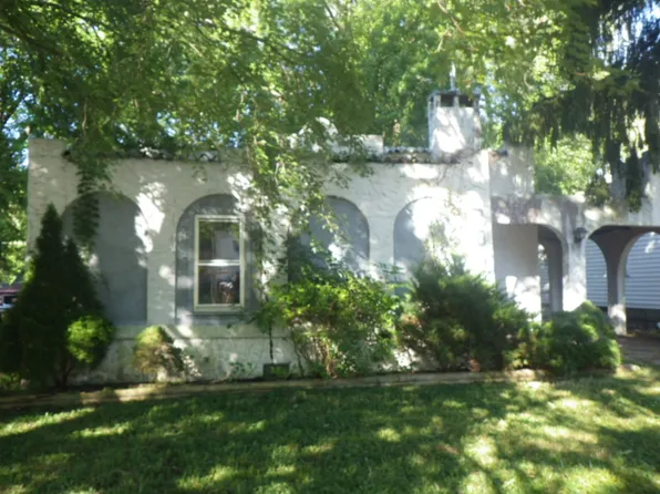 2007 S May Ave, Muncie, IN 47302
