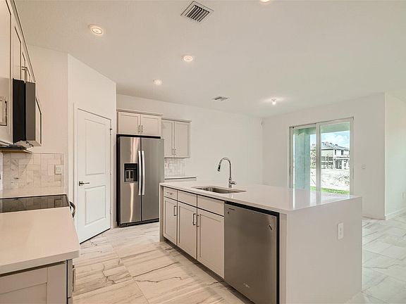 4th image of 1907 NE Ocean Dunes Drive
