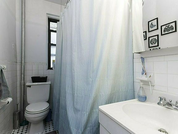 5th image of 309 W 19th St APT 33