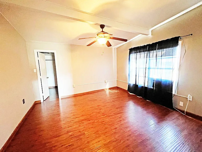 1102 W Brown St — Photo 12
