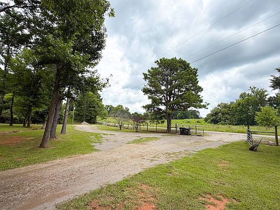 3rd image of 712 Breeding Rd