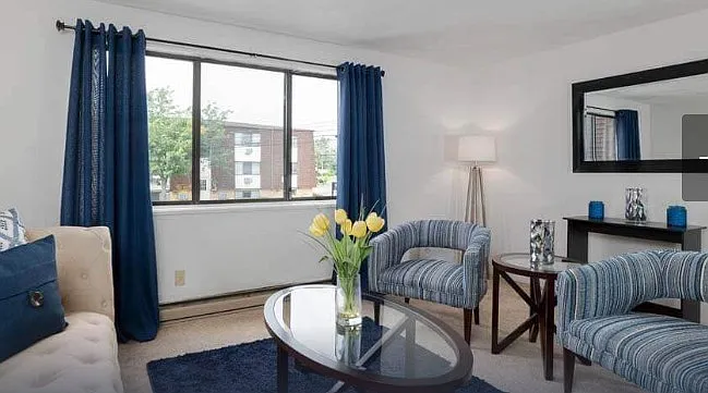 Niagara Apartments — Photo 2
