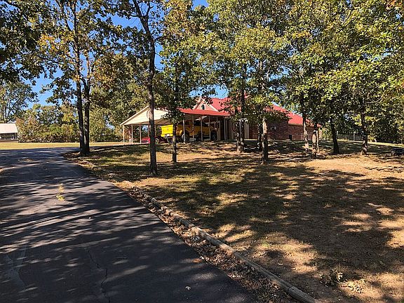 Hilltop-Home w/lake views
