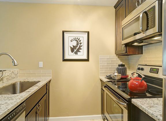 5th image of 980 Kiely Blvd Unit 103