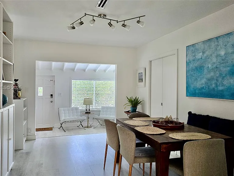 712 SW 9th St — Photo 5