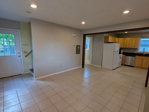 3rd image of 3 Barton St #3