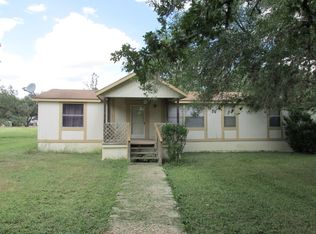 271 E Broadway, Utopia, TX 78884