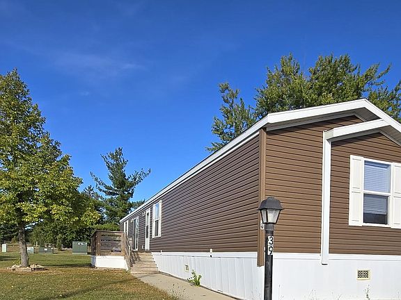 3rd image of 228 Golfview Ct #39