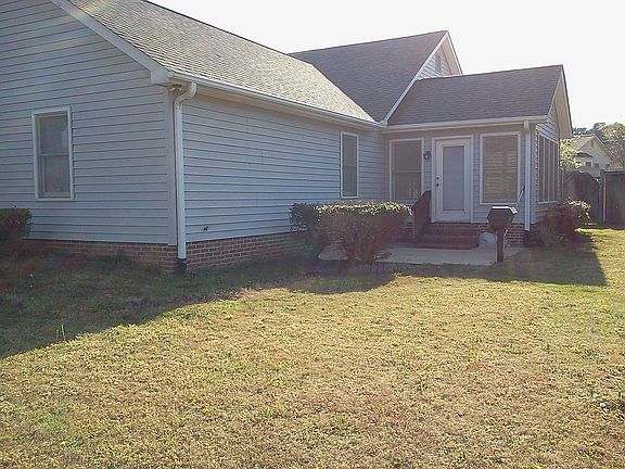 Huge Fenced~ in Back Yard :)