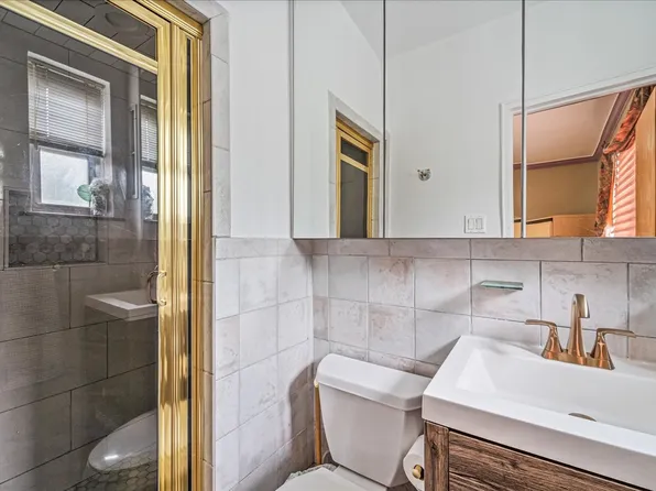 162-41 Powells Cove Boulevard image 15 of 29