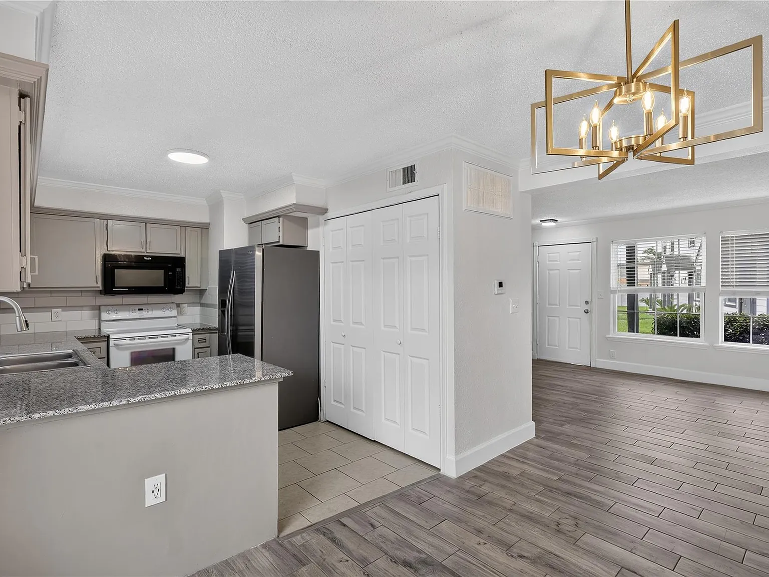 2 bed, 1.5 bath, 1068 sqft, $1,550 — Photo 1