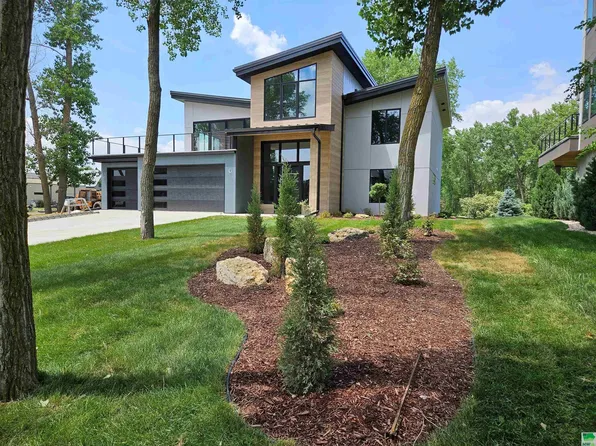 487 Bay Hl, Dakota Dunes, SD 57049