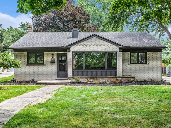 31100 W Rutland St, Beverly Hills, MI 48025