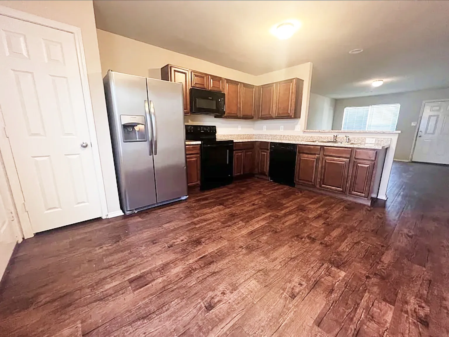 4017 Willow Pointe Dr — Photo 2