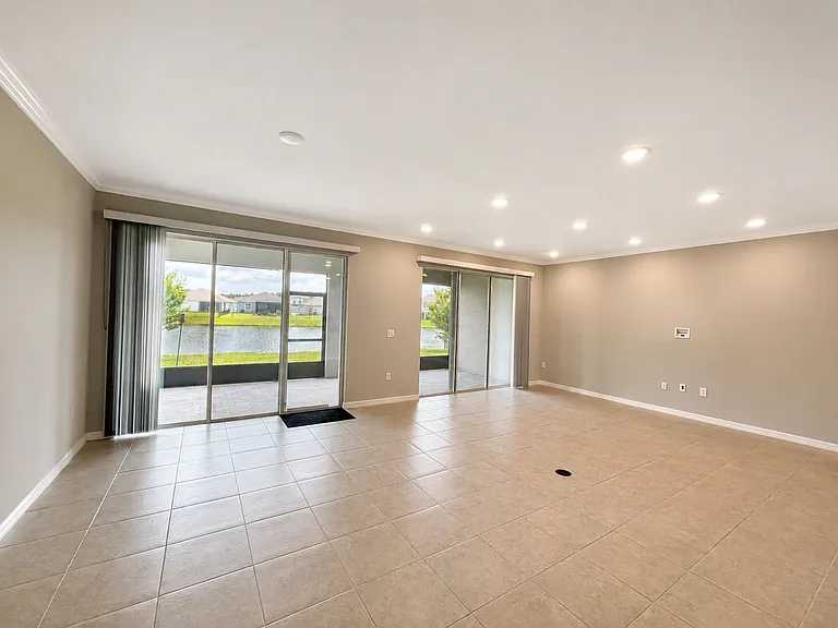 77 Oakleaf Way — Photo 10