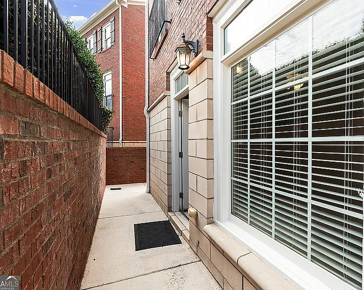 903 Lexington Vlg — Photo 8