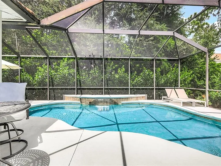 16188 Parque Ln — Photo 2