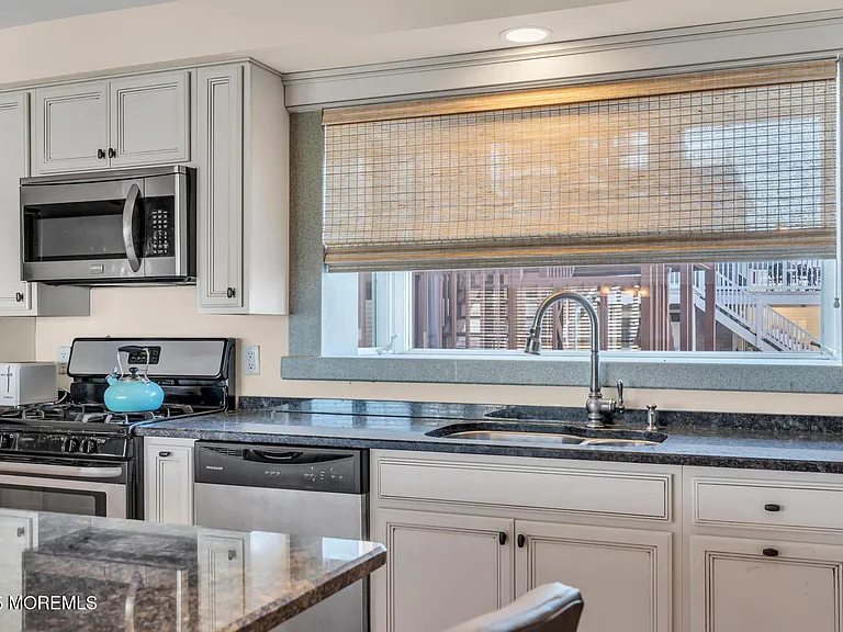 115 N Ocean Ave — Photo 34