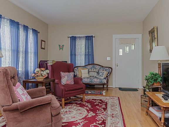 2nd image of 6 Harwood Pl