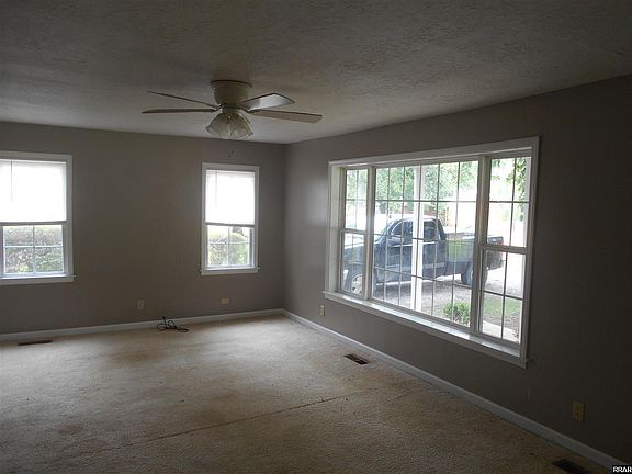 4th image of 411 Markham St