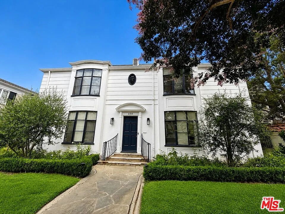 3 bed, 2.5 bath, 2300 sqft, $7,999 — Photo 1