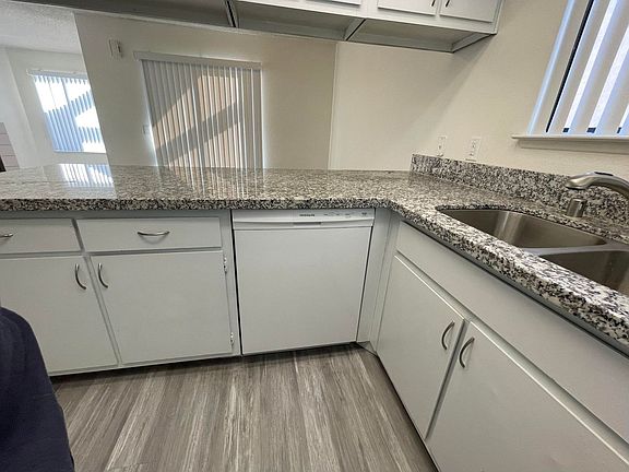 5th image of 2101 Winwood St #2