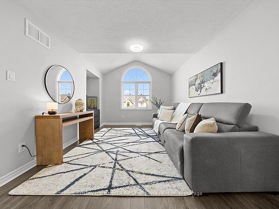 3rd image of 619 Dundonald Dr