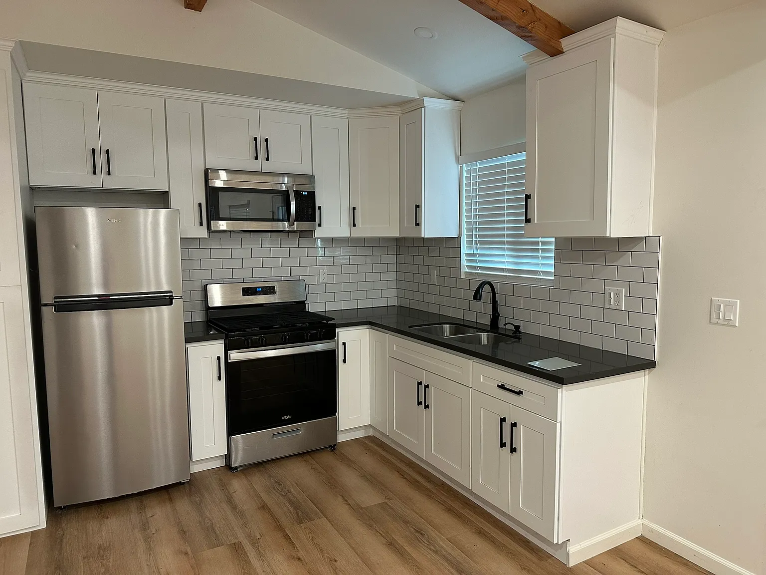 2 bed, 625 sqft, $2,500 — Photo 1