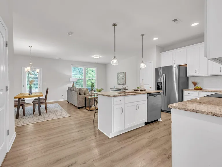 1006 Flagler St — Photo 2