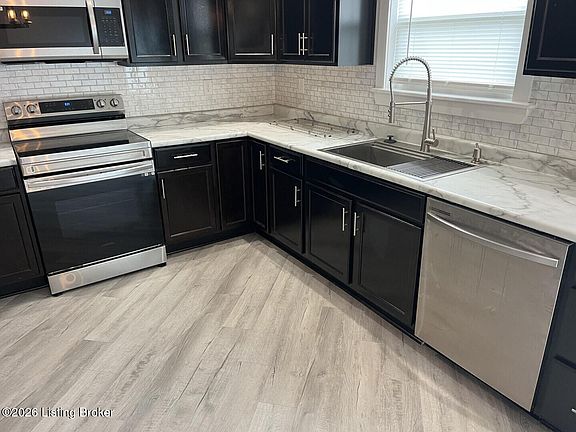 5th image of 268 Fernwood Dr